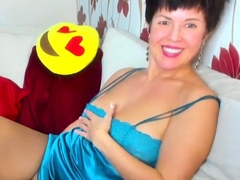 Webcam fun mature brunette with toys cum on cam