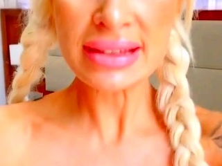 amateur blonde solo webcam